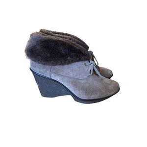 B Makowsky NWOT taupe suede wedge heel lace up ankle boot /8